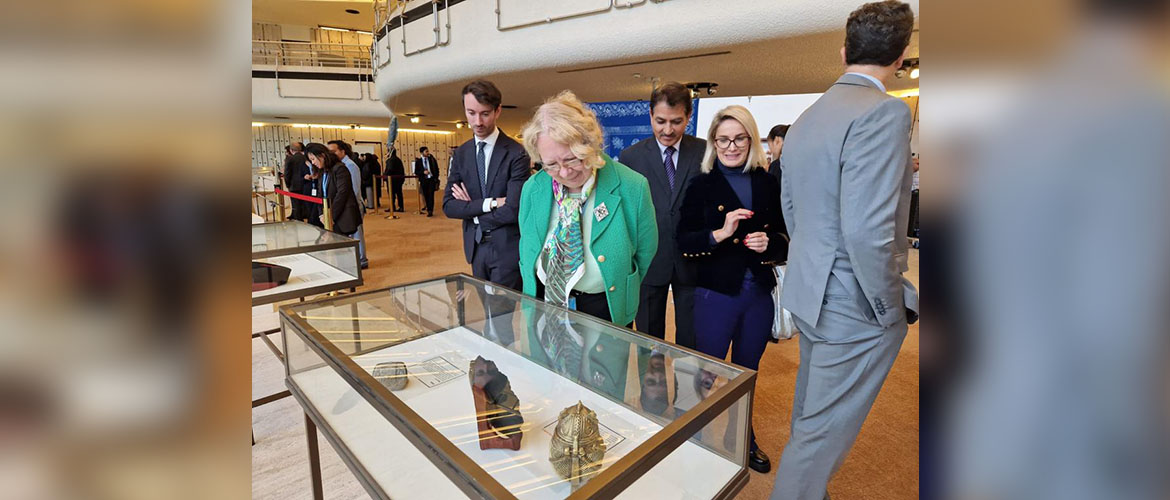  	
H.E. Ms. Tatiana Valovaya, Director General of the United Nations Office at Geneva appreciating the Indian craft at the global exhibition “Crafting A Better World” on the occasion of UN Day at Palais des Nations on Tuesday, 24 October 2023