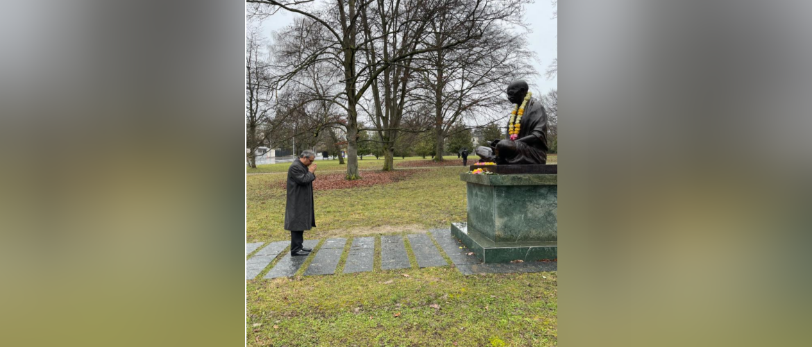  On Martyrs Day Ambassador Indra Mani Pandey paid floral tributes to Mahatma Gandhi at Ariana Park, Geneva<br> ( 30 January 2021 ).